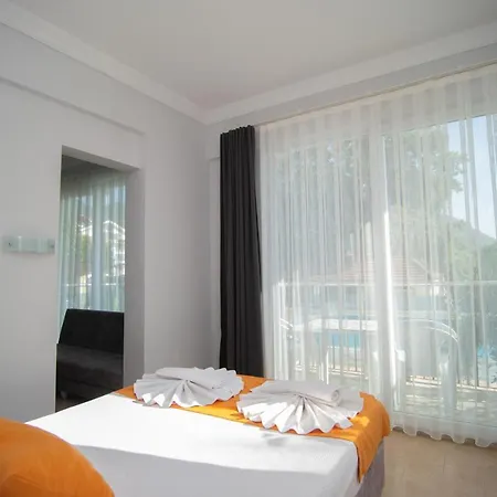 Paradise Apart فتحية